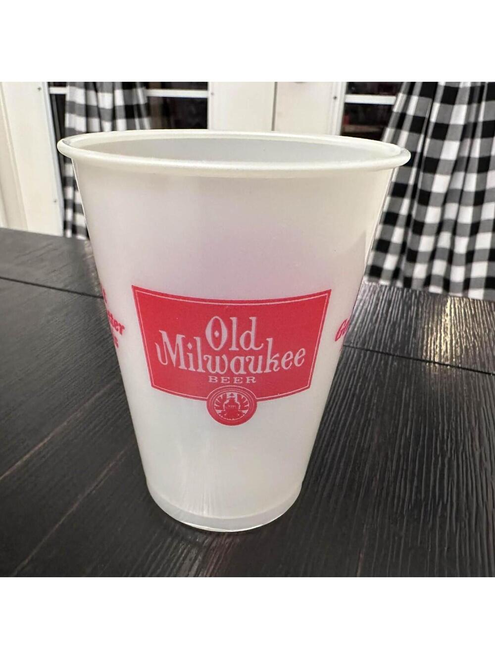 Lot Of 14 Vintage Old Milwaukee Beer Plastic Stadium Solo Cup Tavern Advertising
